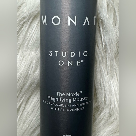 MONAT The Moxie Magnifying Mousse - Picture 2 of 3
